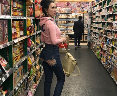 You Wont Believe What These People Are Wearing To The Grocery Shop