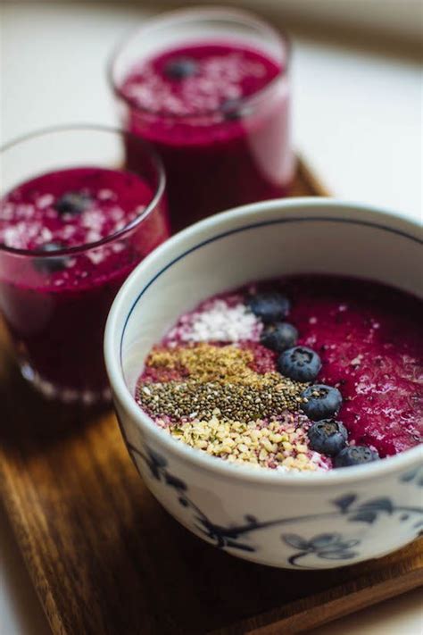Topped with some granola and some fresh fruit, this dragon fruit smoothie bowl is the picture of it took a trip to hawaii a couple years ago, and the introduction to acai bowls (you may remember the. Red Dragon Fruit Smoothie Bowl