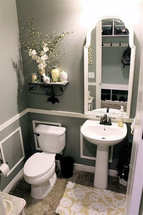 Small bathroom with floors made of limestone. 22 Small Bathroom Ideas on a Budget