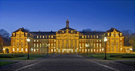 Die höchstgeschwindigkeit beträgt 30 km/h. Schloss - Münster Foto & Bild | architektur, architektur ...