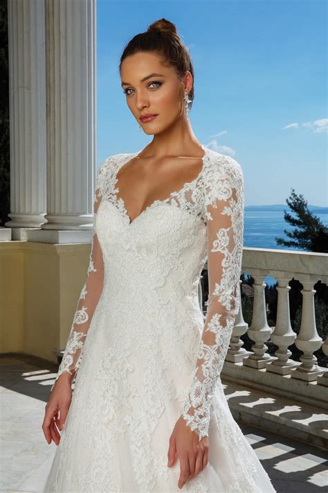 Brautkleider trends 2018 die schönsten modelle brigittede. Brautkleid in A-Linie mit Spitze, Illusion-Ausschnitt ...