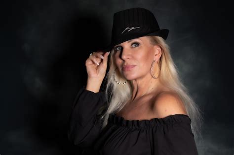 Check spelling or type a new query. Claudia Norberg sucht in TV-Show neuen Mann! - Schlager.de