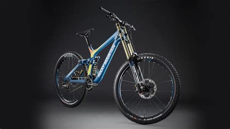 Rocky Mountain Unleashes The New Carbon Maiden Downhill Bike Mbr