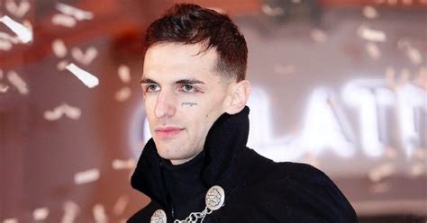 Achille lauro (born 11 july 1990) is an italian rapper and singer. Achille Lauro: perché si chiama così l'artista più ...
