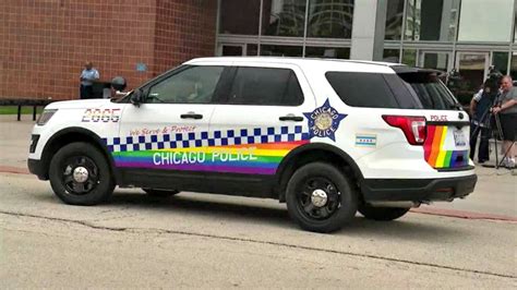 Chicago Police Roll Out Rainbow Suv To Patrol Pride Parade
