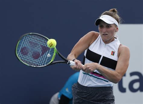 Her father introduced her to tennis at the age of four, having played the sport recreationally. Markéta Vondroušová ide do osemfinále v Miami 2019 - Šport SME