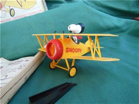 Curse you red baron screams as he patrols the skies in his snoopy and his flying dog house vertibird helicopter based toy from 1974. 1970 PEANUTS SNOOPY SOPWITH CAMEL MODEL KIT W/ BOX ...