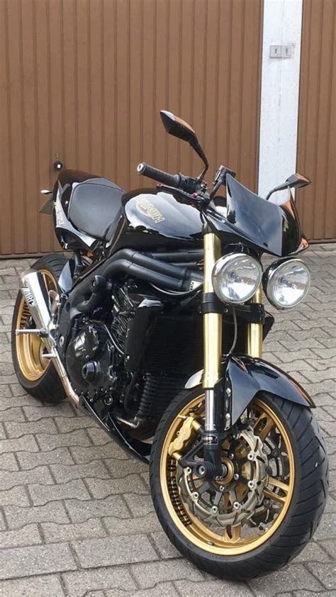 The most accurate 2006 triumph speed triples mpg estimates based on real world results of 15 thousand miles driven in 5 triumph speed triples. Triumph Speed Triple 1050 2006 , Zard exhaust. Amazing as ...