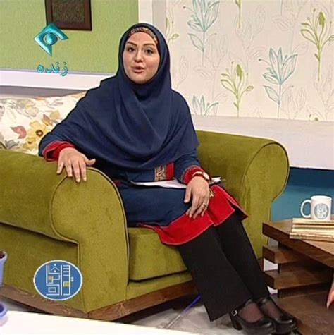 جوراب مشکی نازک خانم مجری در برنامه زنده تلویزیون فیس‌بوک