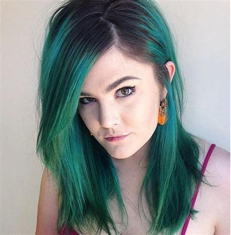 There are plenty of ways to rock the two tone trend, but the horizontal split is one of our favourites! 8 Trendy 2-tone Hairstyles with Bright Colors