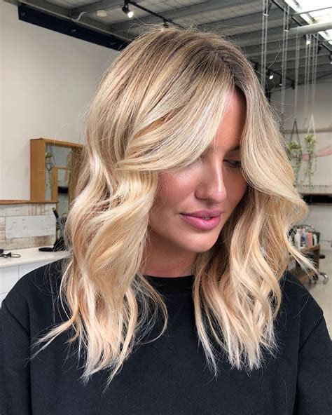 Blonde Balayage On Medium Layers For Fine Hair Yes That Would Give