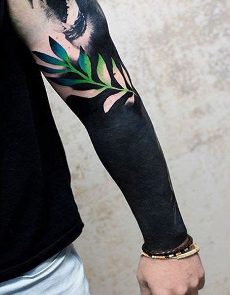 Flower tattoos are for the most part a development of the past few decades, and testimony to the fact that it is now acceptable for a woman to get tattoos ( it wasn't always like this). Pin by Peerapann Thanantaseth on Art... | Geometric tattoo ...