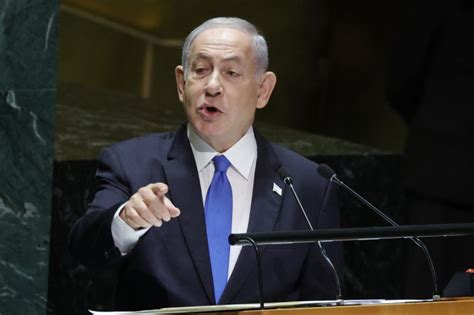 Israels Benjamin Netanyahu Forms Wartime Unity Government With Critic