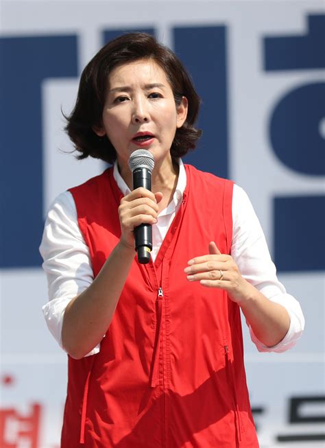 105 야동 이런 아나운서 av 알고 싶어. 판사 출신 나경원 `압수수색 해봐서 아는데, 조국 매우 혐의 짙다 ...