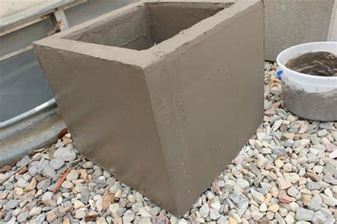 DIY Modern Minimal Concrete Planter Boxes