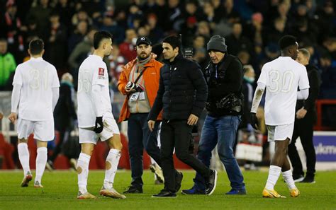 Mikel Arteta Rips Into Arsenal Players In Dressing Room Footage From