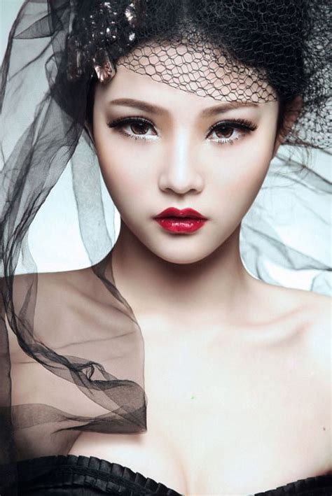 Hi okay so i'm really new to this and i'm an asian guy and i really want to bleach my hair to a yellow blonde so i can dye it purple and let it fade to like a will that make my hair blonde ish? Breathtaking Makeup Ideas for Divas - Pretty Designs