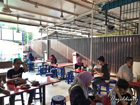 Restoran deen is one of the more popular nasi kandar restaurants in penang. PENANG EATS Deen Maju George Town - One of Local's ...