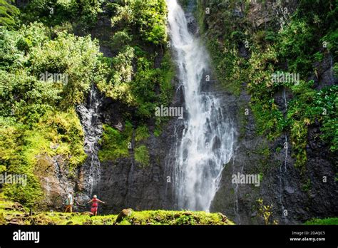 Vaimahuta Wasserfall Fotos Und Bildmaterial In Hoher Auflösung Alamy