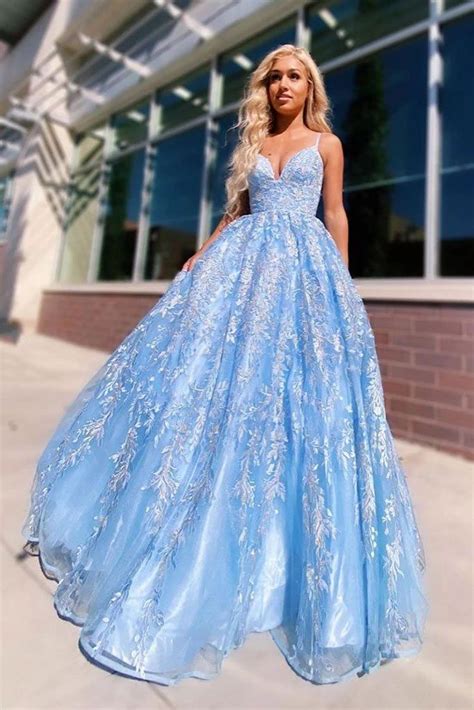 Flowy Ball Gown Light Blue Spaghetti Straps Prom Dresses Lace Appliques Backless Prom Gowns