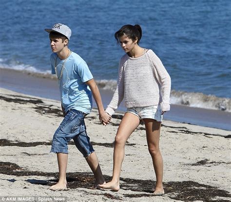 Selena Gomez And Justin Bieber Kiss At A Romantic Walk On The Beach