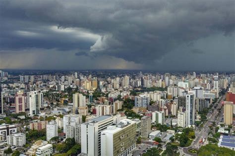 Borrowed from english cyclone, from ancient greek. Com menor intensidade, novo ciclone se aproxima do Paraná