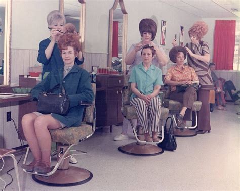 Women With Very Big Hair In The S Flashbak Vintage Hair Salons Vintage Beauty Salon