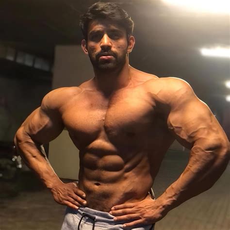 Muscle Lover Pakistani Muscle Hunk Husnain Raza