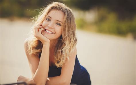 Sfondi Donne Allaperto Modello Bionda Profondità Di Campo Capelli Lunghi Guardando