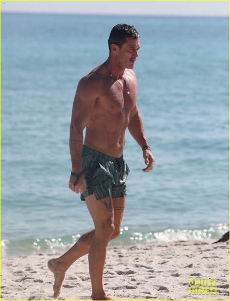 Shirtless Luke Evans Gets In A Beach Day In Miami Photo Luke Evans Shirtless Photos