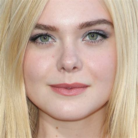 Elle Fanning S Makeup Photos And Products Steal Her Style