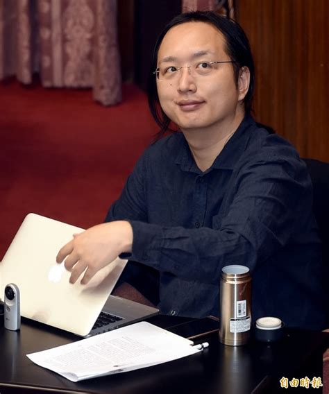 Táng zōnghàn 唐宗漢, who later took the english name autrijus tang, was born in taiwan, learnt the perl programming language at 12. 唐鳳上PTT徵人 像一般公司用JOB板 - 政治 - 自由時報電子報
