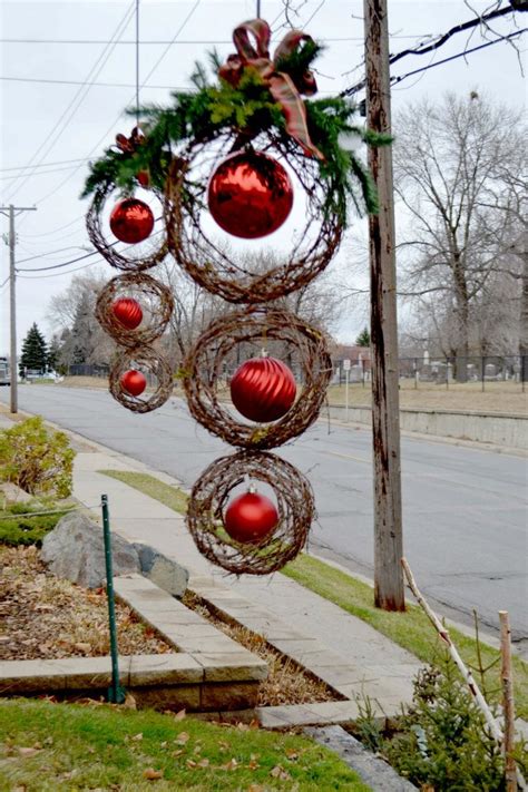 Christmas decorations ideas are so much fun. Amazing Christmas/Holiday Porch Decor - Hypnoz Glam
