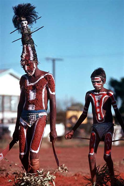 teaching “purlapa” aboriginal dancing northern territory australia ozoutback