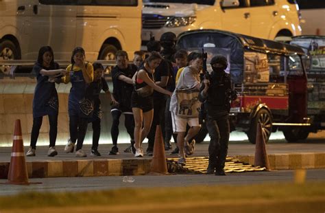 20 Dead 31 Hurt In Thai Mass Shooting Gunman Hides In Mall Hawai I Public Radio