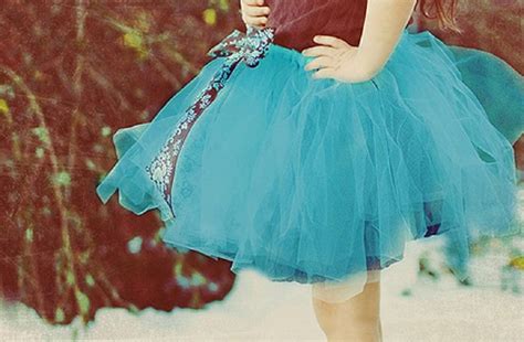 A menina do vestido azul - Portal Raízes