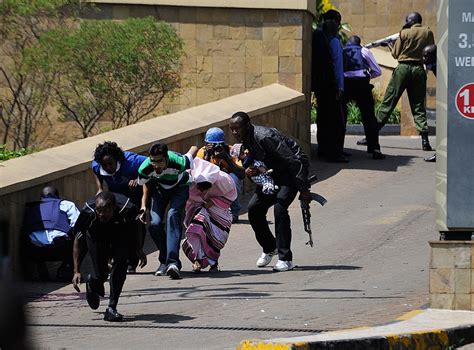 케니아 나이로비 경찰과 악당 총격전 39명 사망 150여명 부상13 인민넷 조문판 人民网