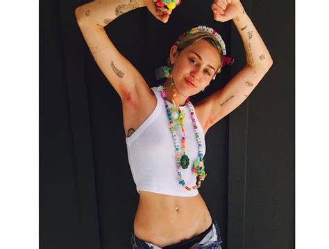 Miley Cyrus Is Gender Fluid She Doesnt Identify As Male Or Female