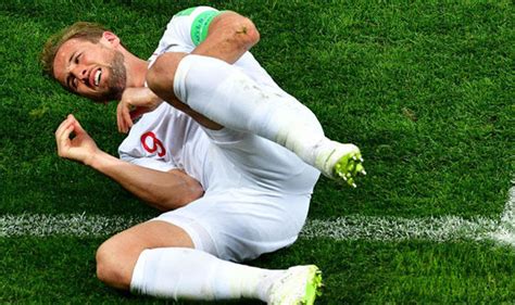Spurs' harry kane was hurt by this tackle from liverpool's thiago alcantara in the 13th minute. Harry Kane injury: Fan theory sparks fears as England battle Croatia in the World Cup | Football ...