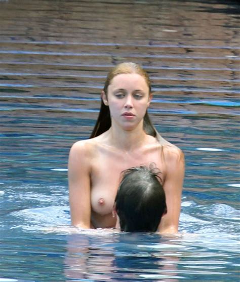 Una Healy Topless 19 Photos TheFappening