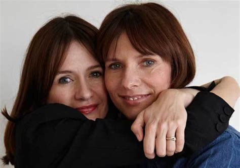 Eye For Film Emily Mortimer And Dolly Wells In Doll And Em