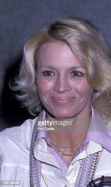 Angie Dickinson At A Taping Of The David Frost Show 1978 Imagens E Fotografias De Stock Getty