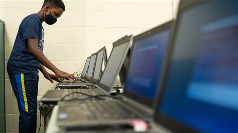 Students Step In To Refurbish Computers As School Needs Rise Mpr News