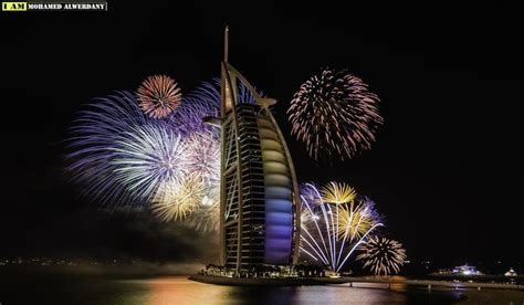dubai s world record breaking fireworks show new years eve fireworks dubai world visit dubai