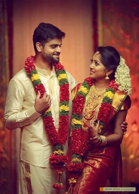 Traditional Hindu Wedding Hindu Wedding Photos Couple Wedding Dress Indian Wedding Photography