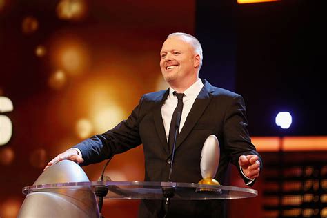 Stefan Raab Kehrt Zum Fernsehen Zurück Mit Einer Gründershow