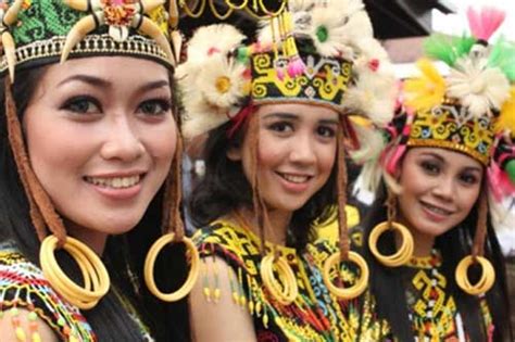 10 Suku Bangsa Di Indonesia Ciri Khas And Asal Daerahnya