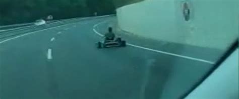 Yüzbaşı burak akın'ın vurulma anı. Go-kart aracıyla karayoluna çıktı | NTV