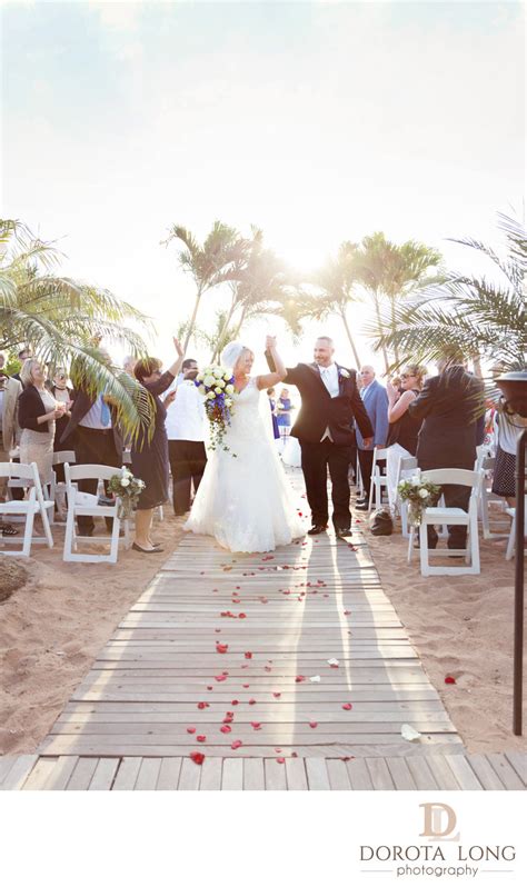 10 gorgeous wedding venues in connecticut. Wedding ceremony on the beach. Anthonys Ocean View Ct