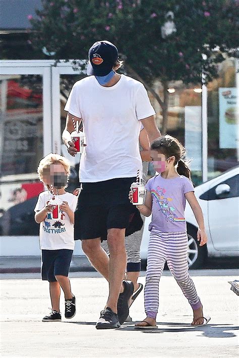 Ashton Kutcher And Mila Kunis Take Kids Out For Ice Cream See The Pics